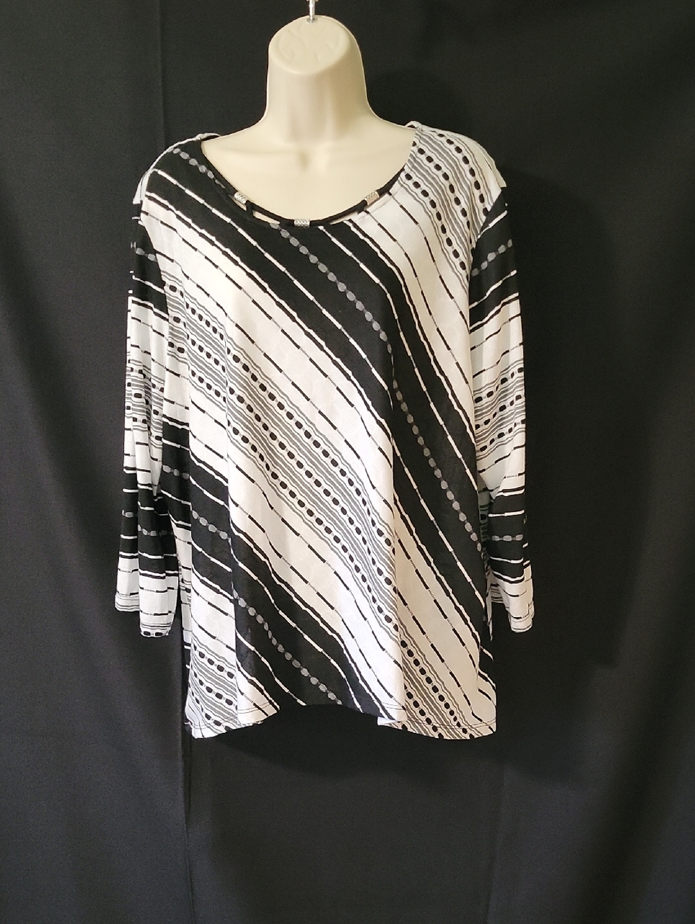 Alfred Dunner Black & White Diagonal Stripe 3/4 Sleeve Top, Size 2X